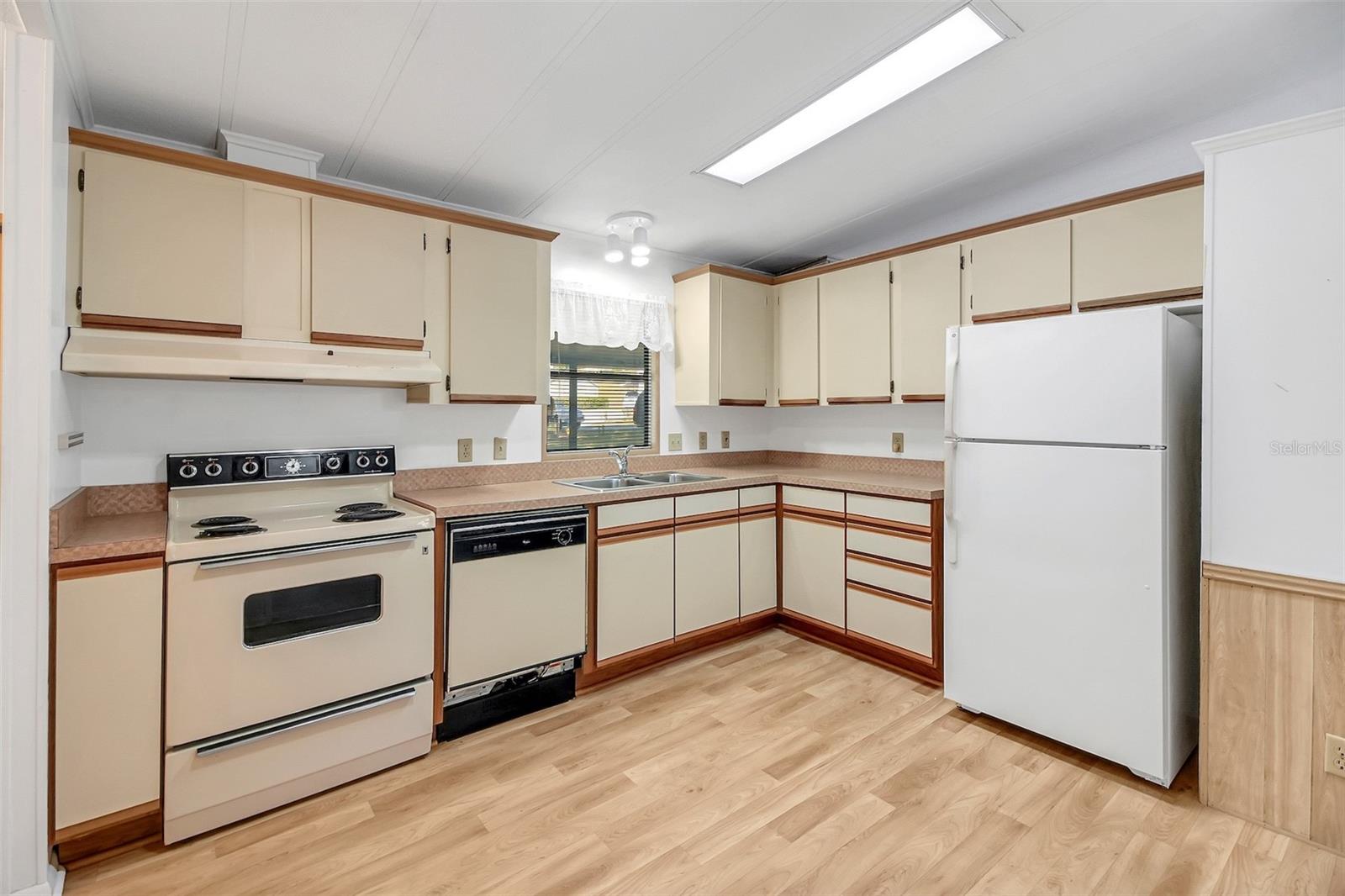 13102 PLUM LAKE CIR
