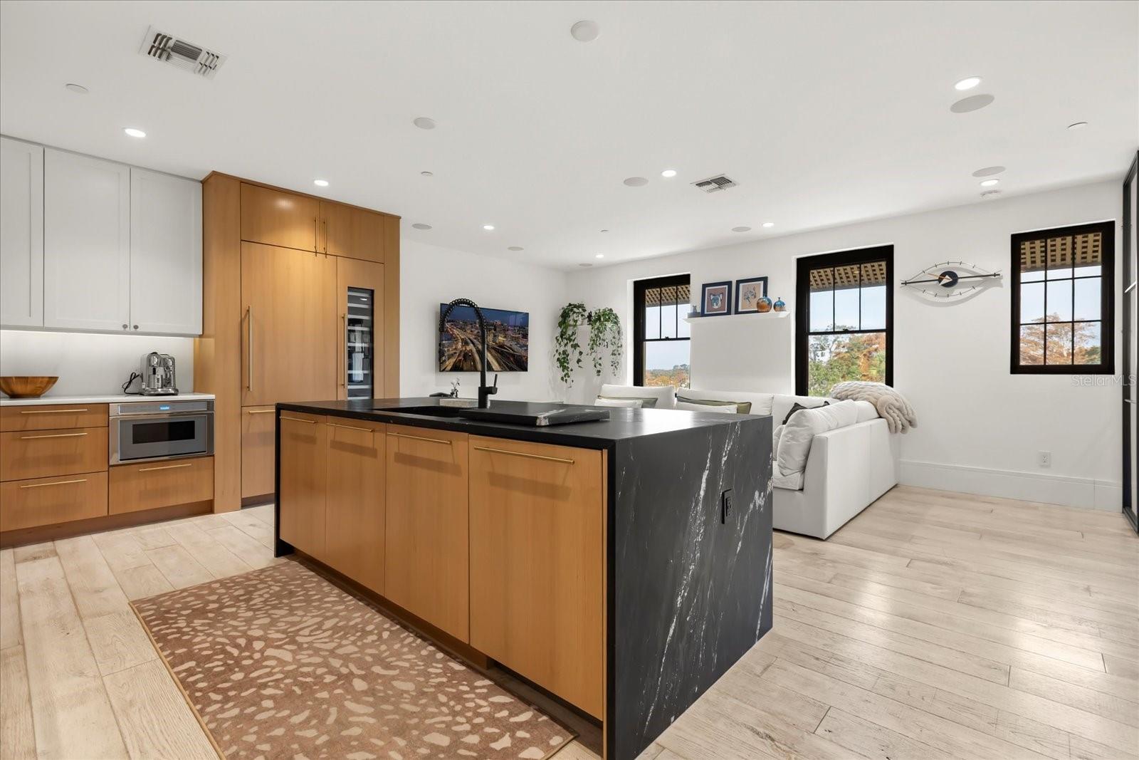 1602 ALABAMA DR #403