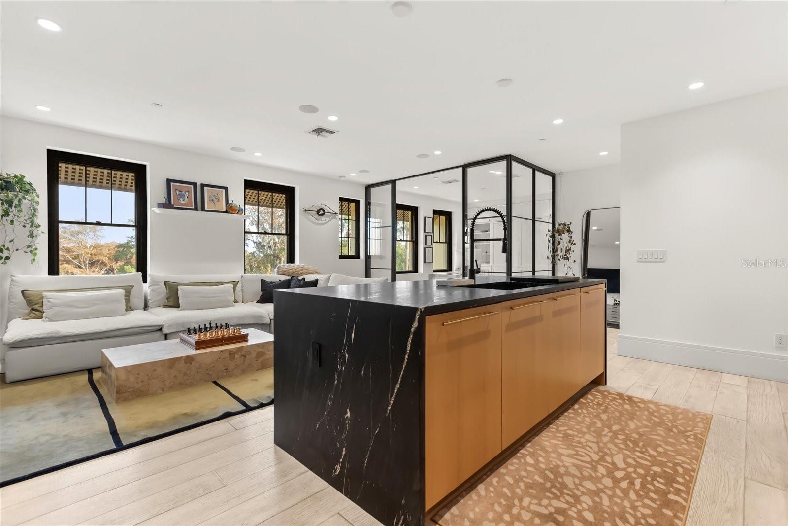 1602 ALABAMA DR #403