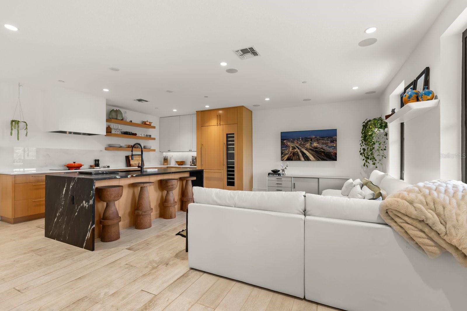 1602 ALABAMA DR #403