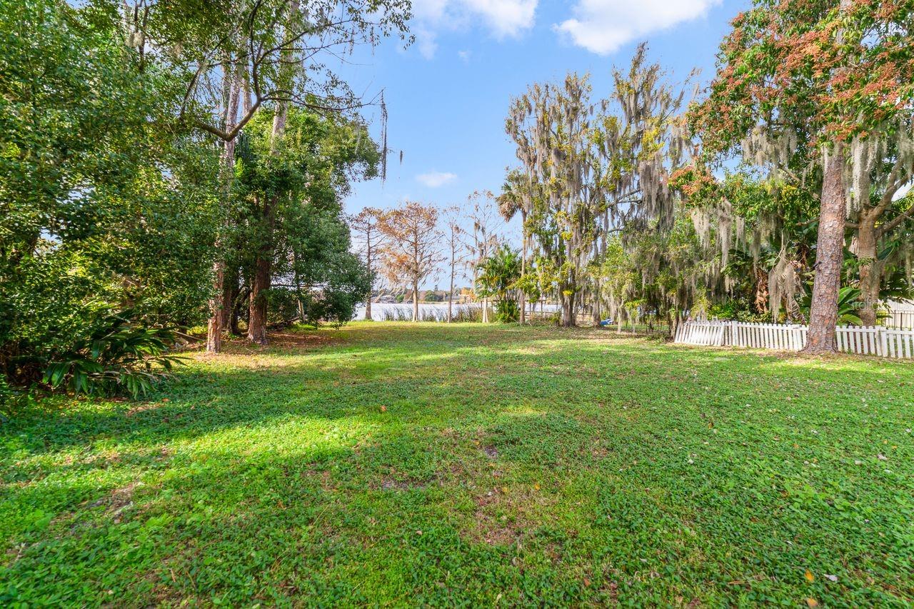 3658 N ECONLOCKHATCHEE TRL