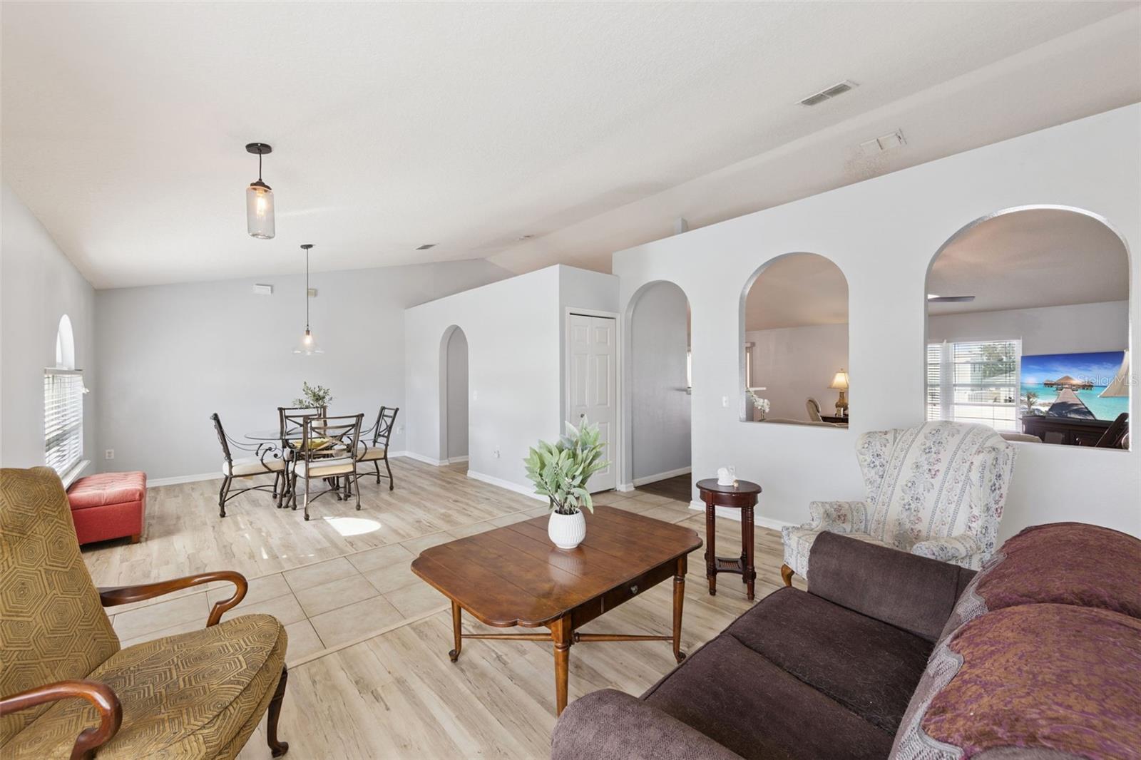 1819 SUNSET RIDGE DR