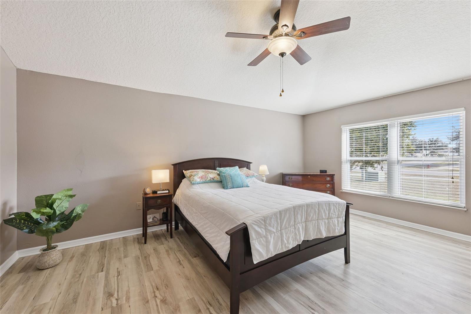 1819 SUNSET RIDGE DR