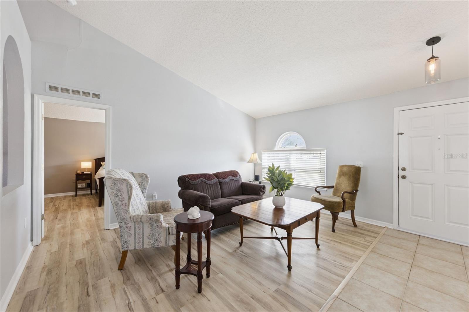 1819 SUNSET RIDGE DR