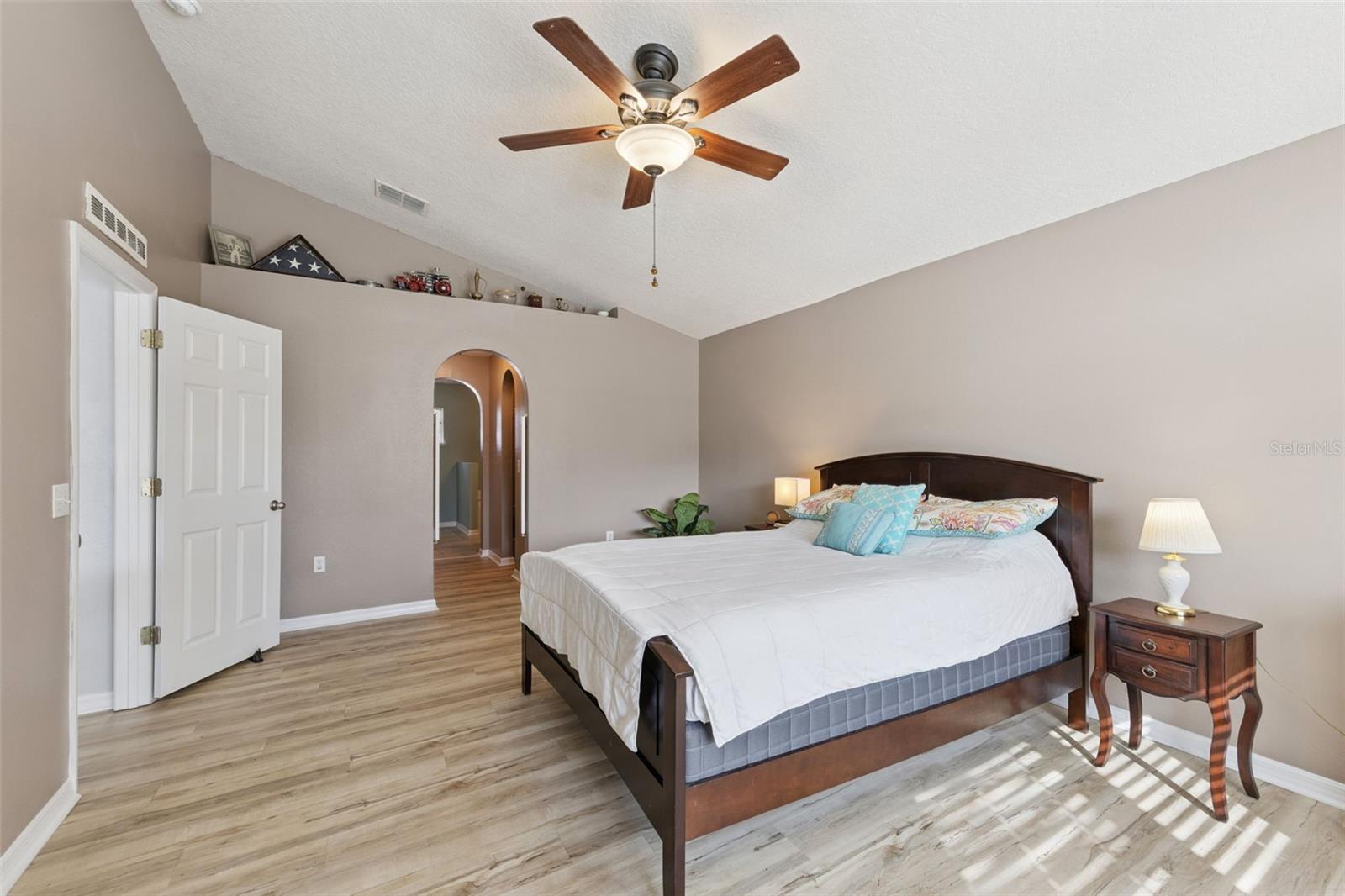 1819 SUNSET RIDGE DR