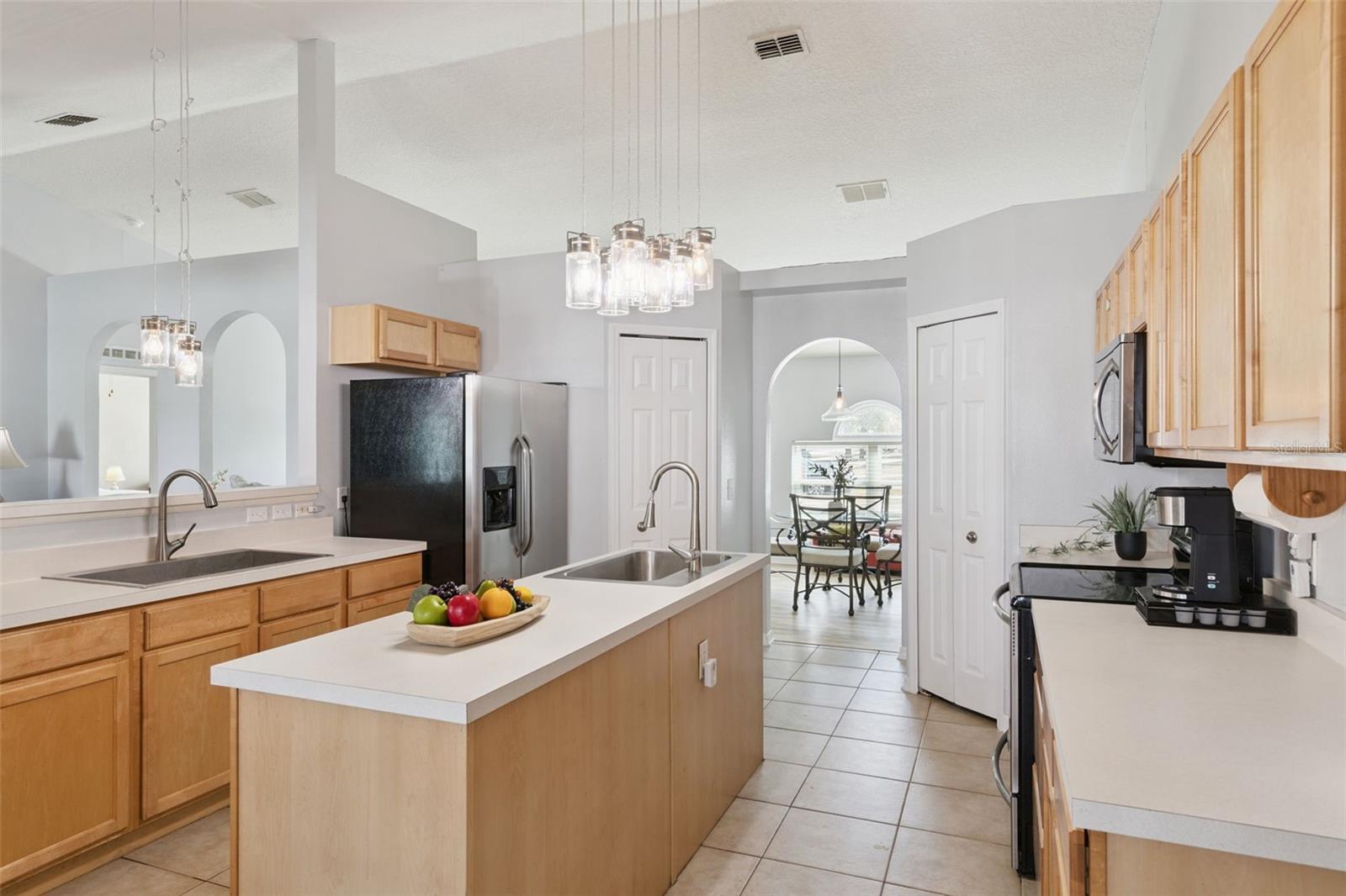 1819 SUNSET RIDGE DR