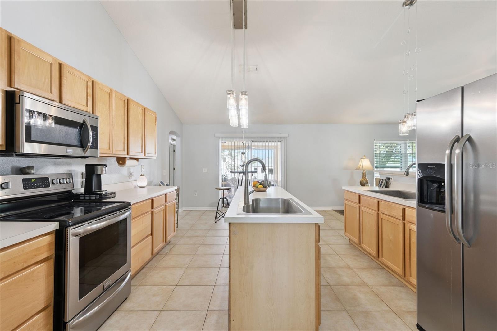 1819 SUNSET RIDGE DR