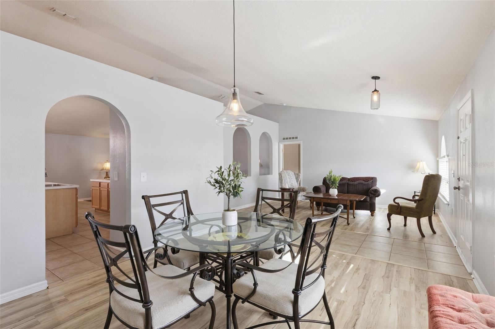 1819 SUNSET RIDGE DR