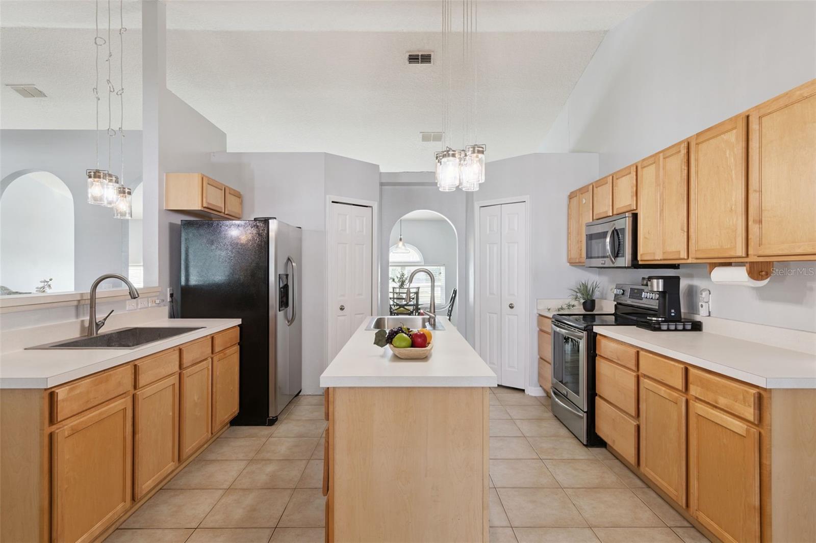 1819 SUNSET RIDGE DR