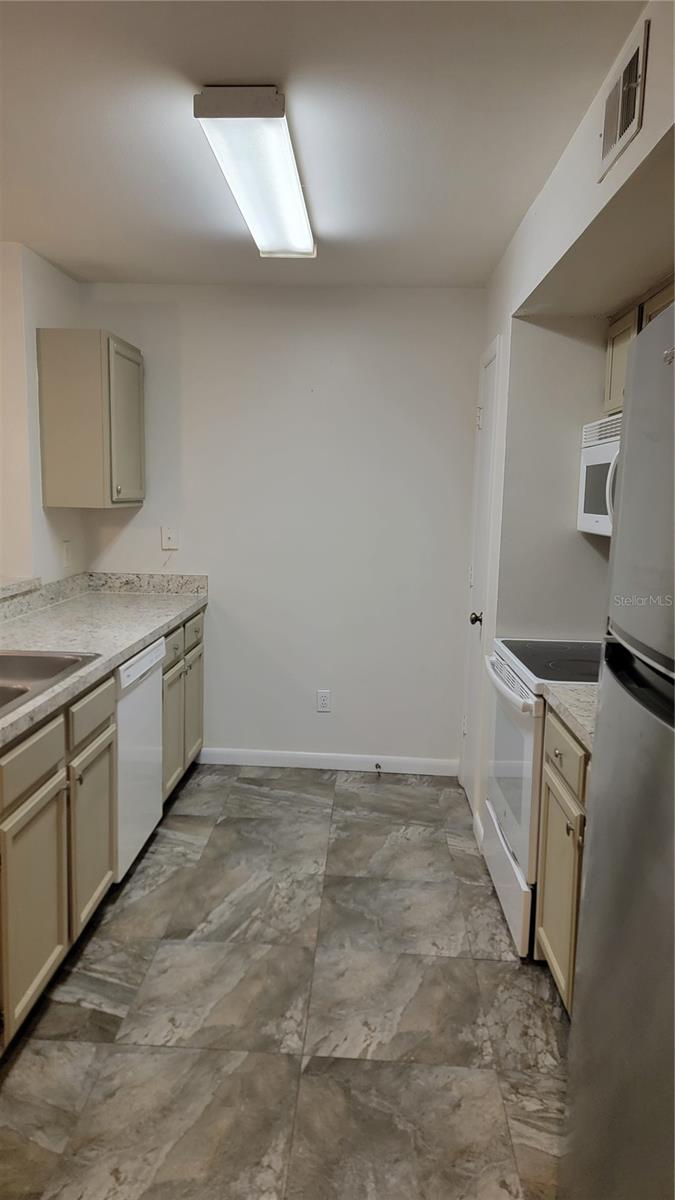 486 N PIN OAK PL #108