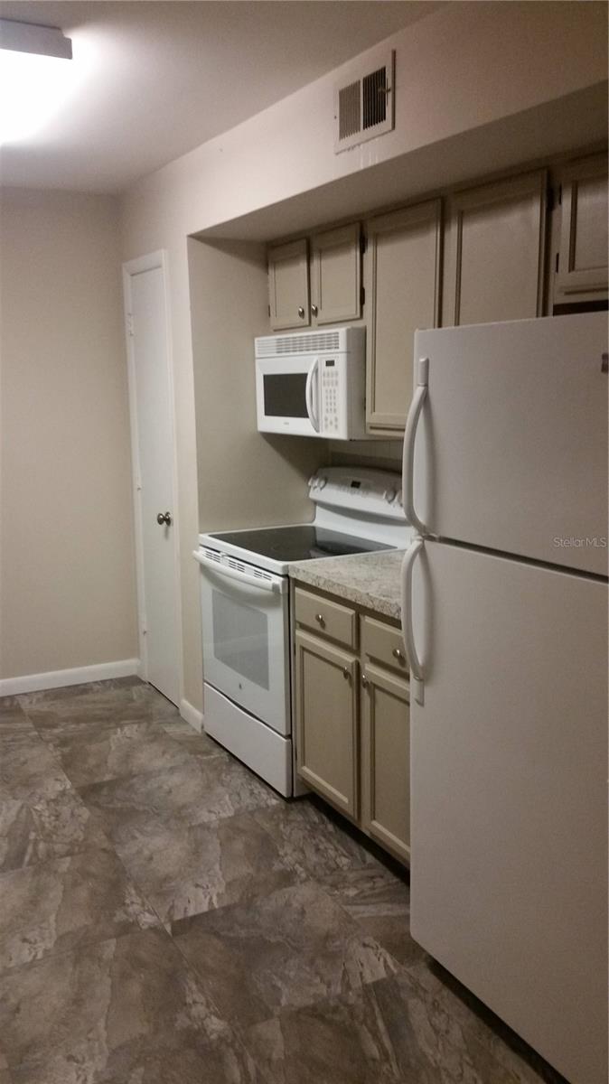 486 N PIN OAK PL #108