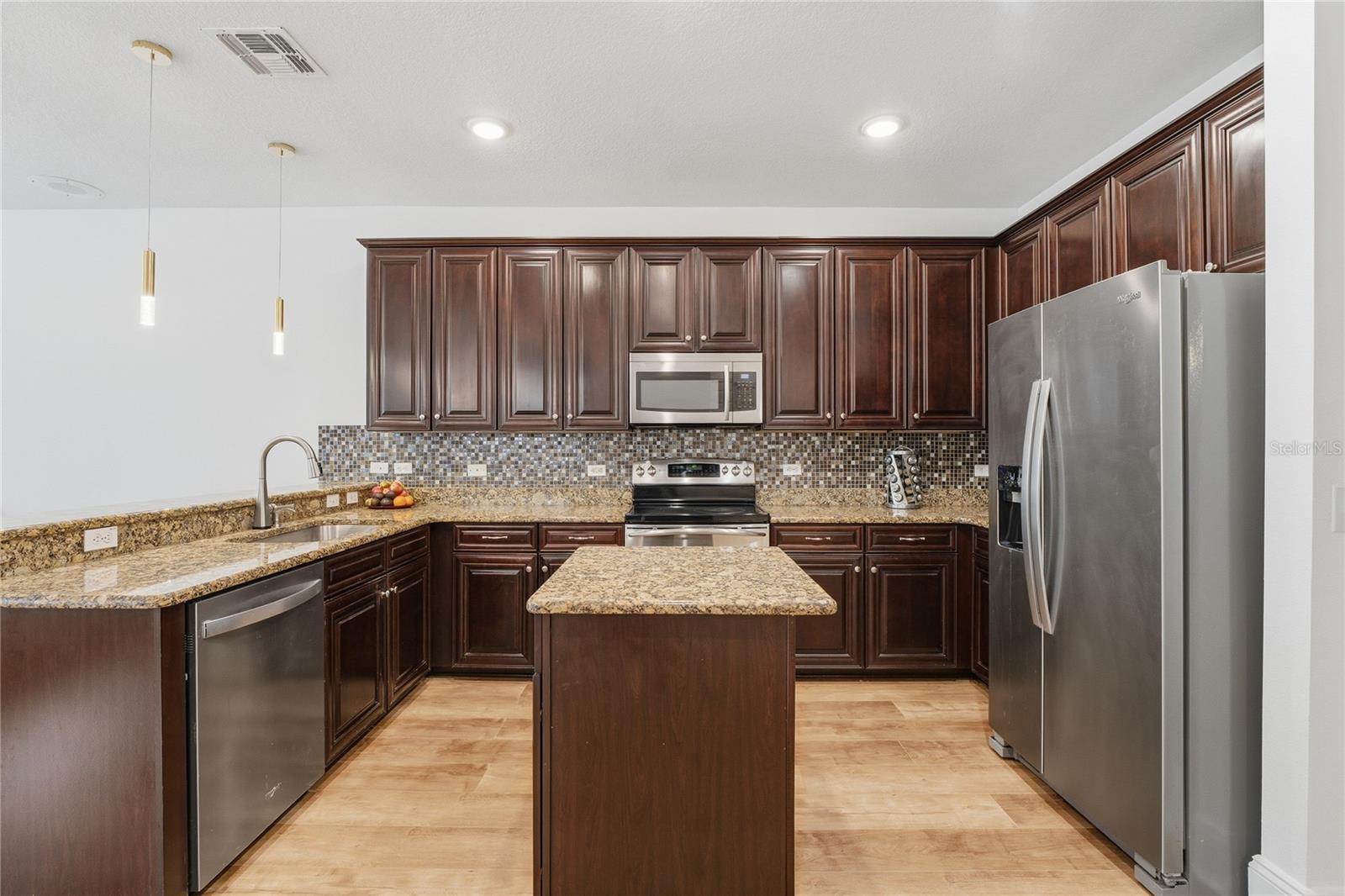 6382 GOLDEN DEWDROP TRL