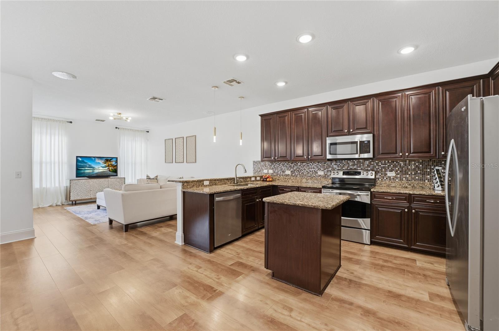 6382 GOLDEN DEWDROP TRL