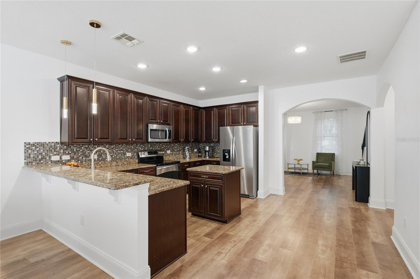 6382 GOLDEN DEWDROP TRL