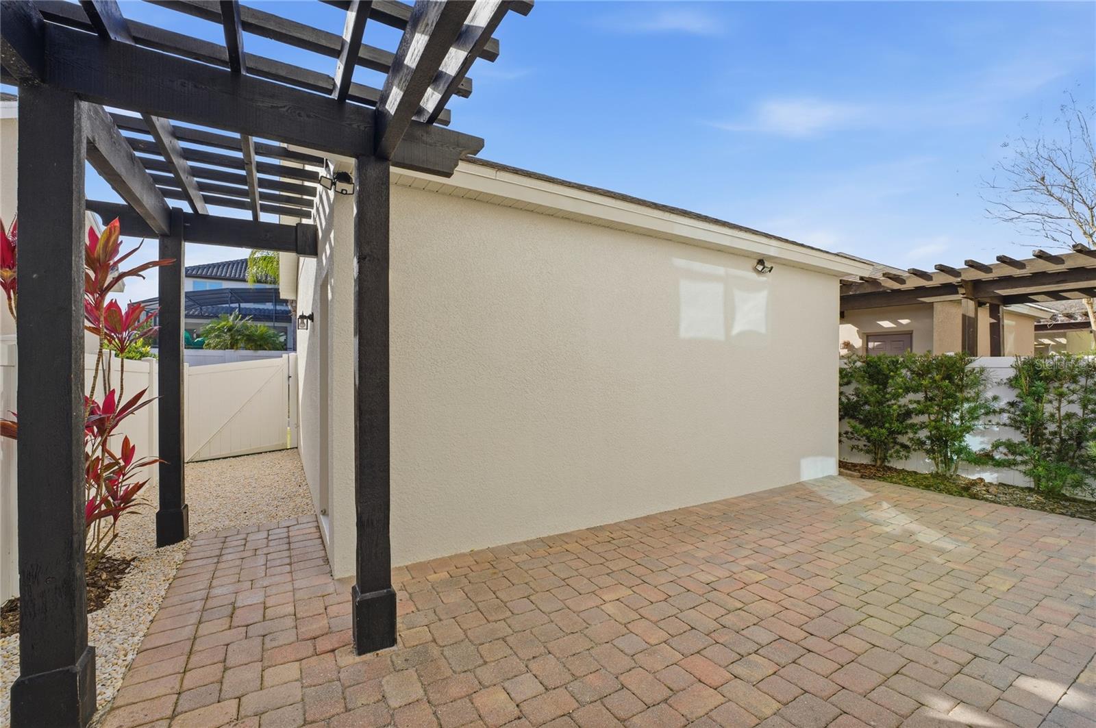 6382 GOLDEN DEWDROP TRL