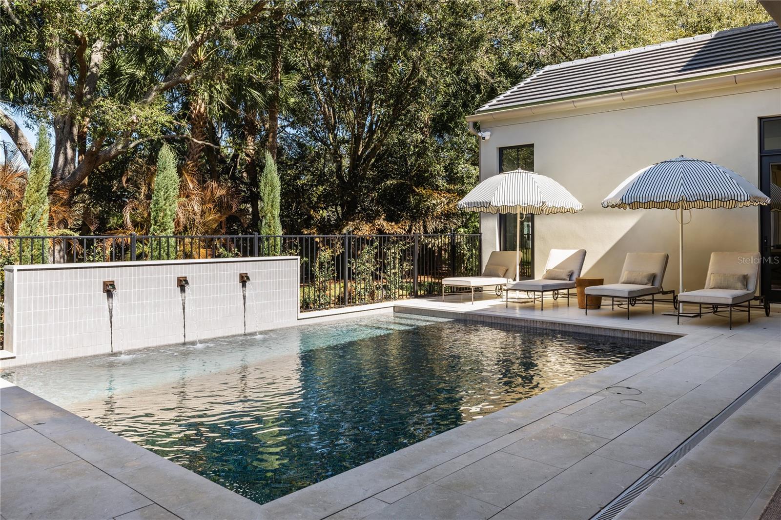 9323 GLADYS GARDEN CT