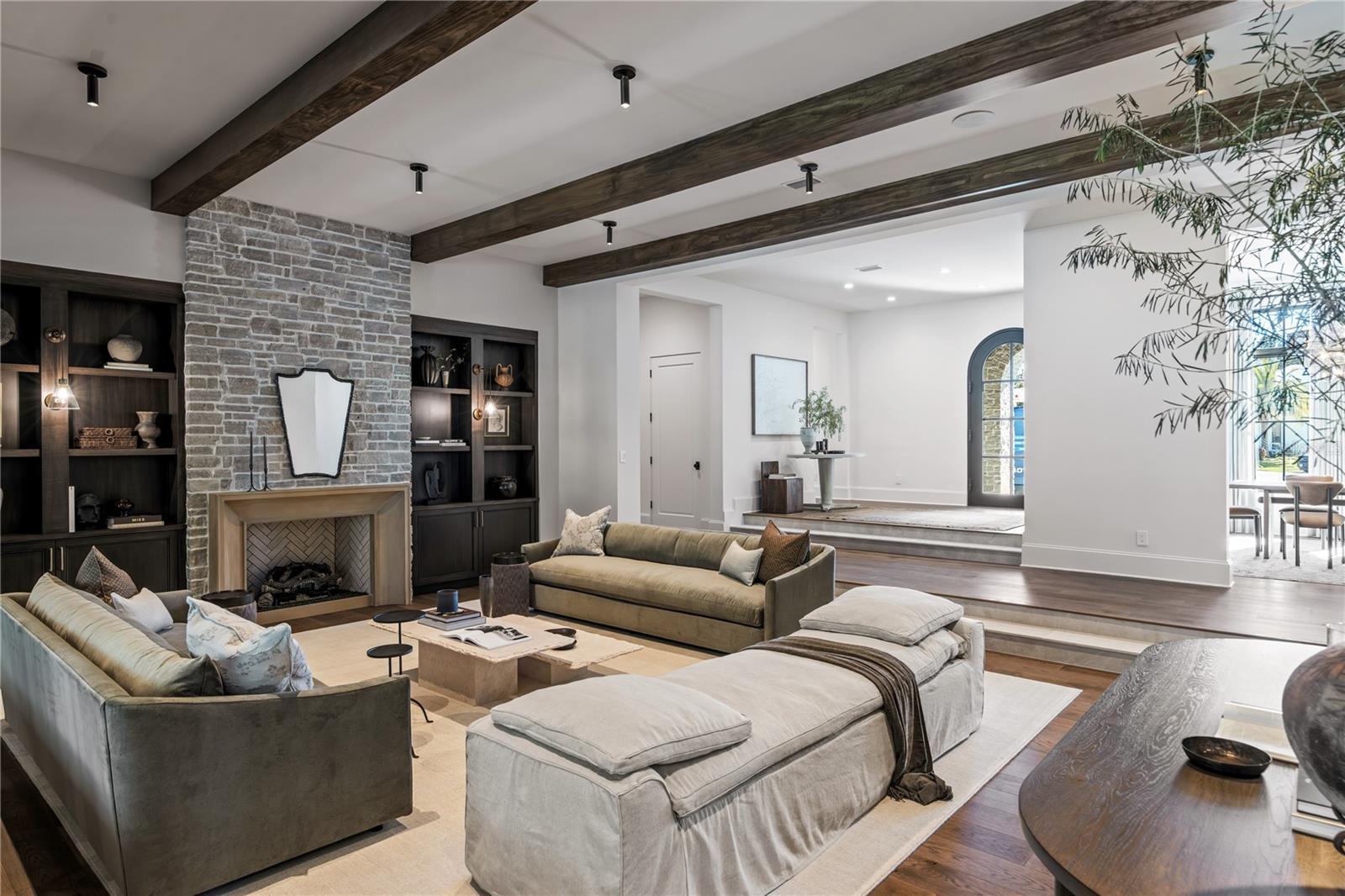 9323 GLADYS GARDEN CT