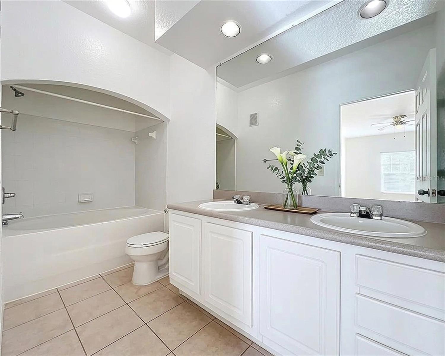 174 VILLA DI ESTE TER #200