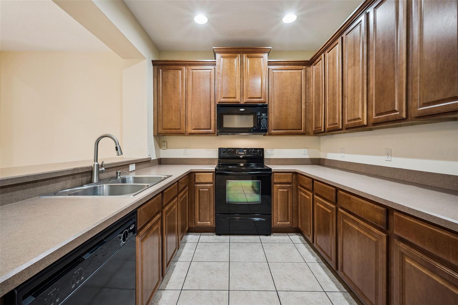 952 DAVENWOOD CT