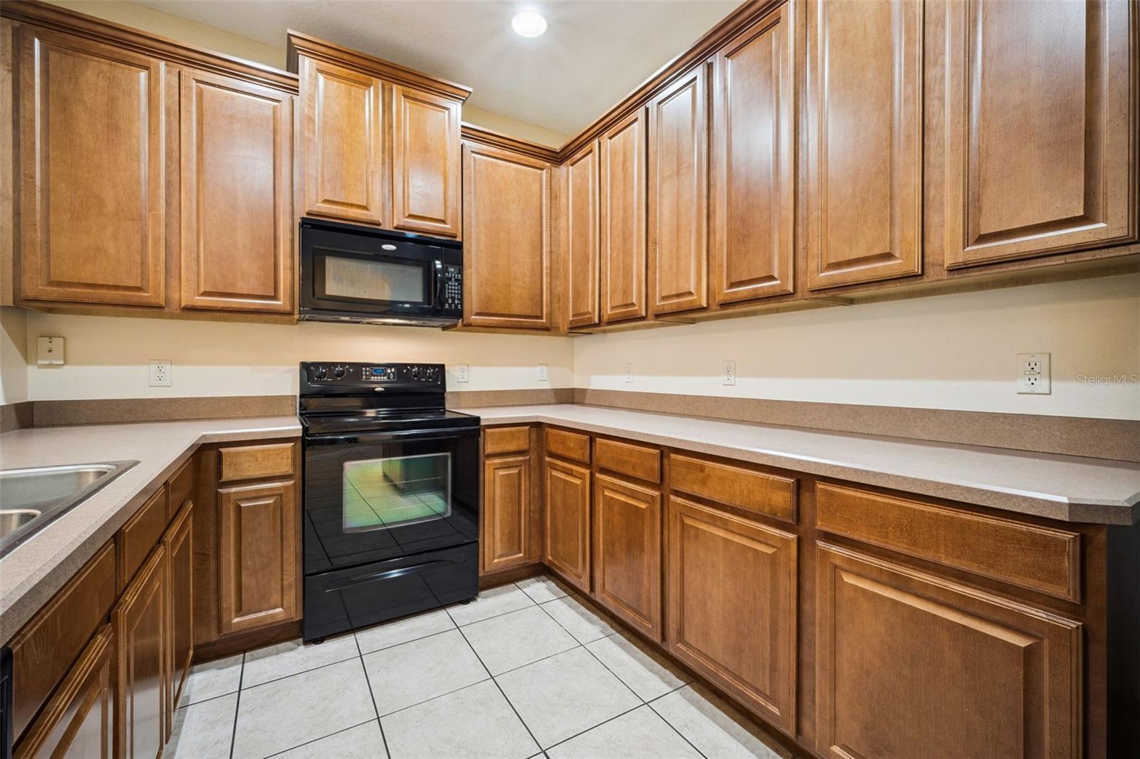 952 DAVENWOOD CT