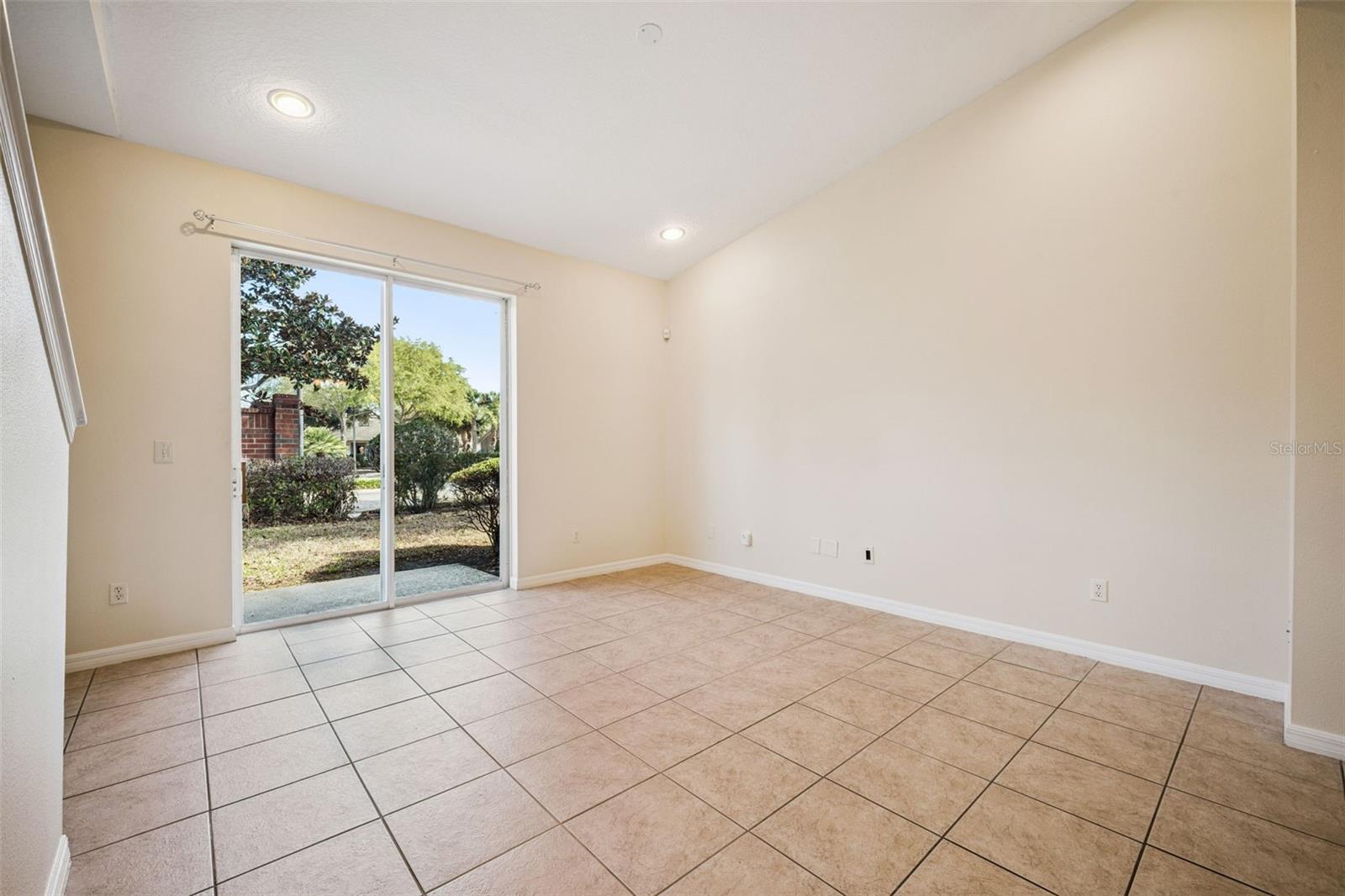 952 DAVENWOOD CT