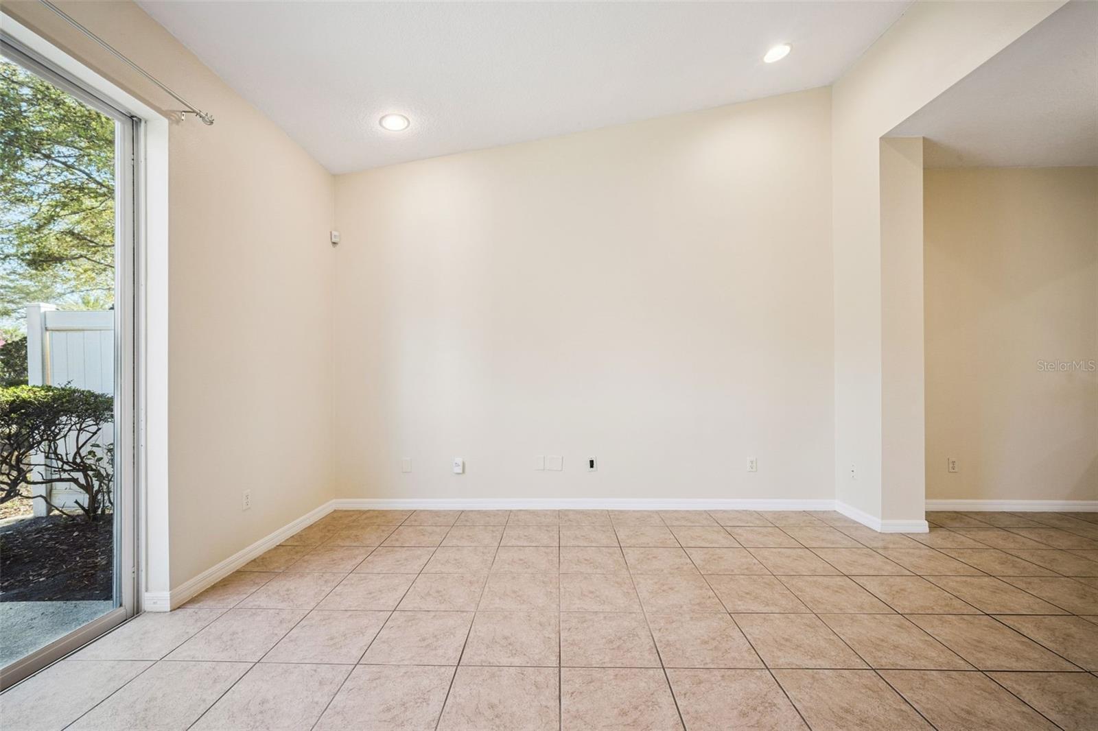 952 DAVENWOOD CT