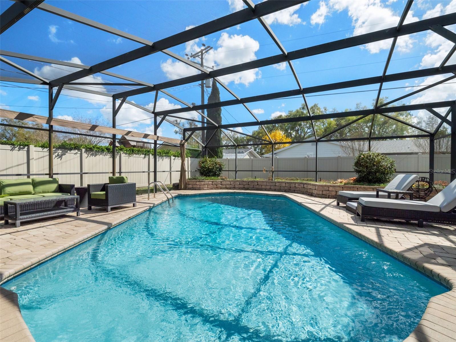 2040 THUNDERBIRD TRL