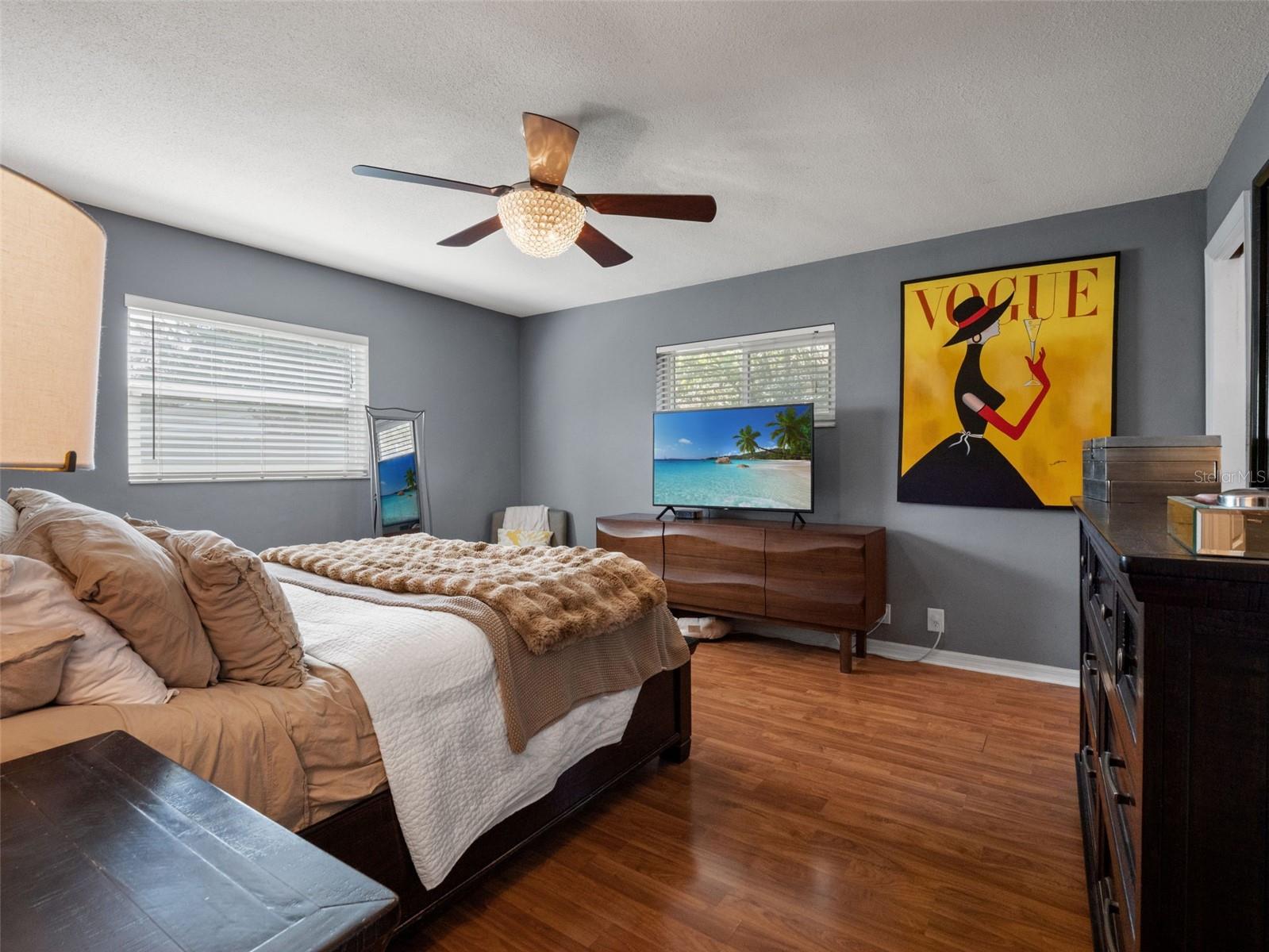 2040 THUNDERBIRD TRL