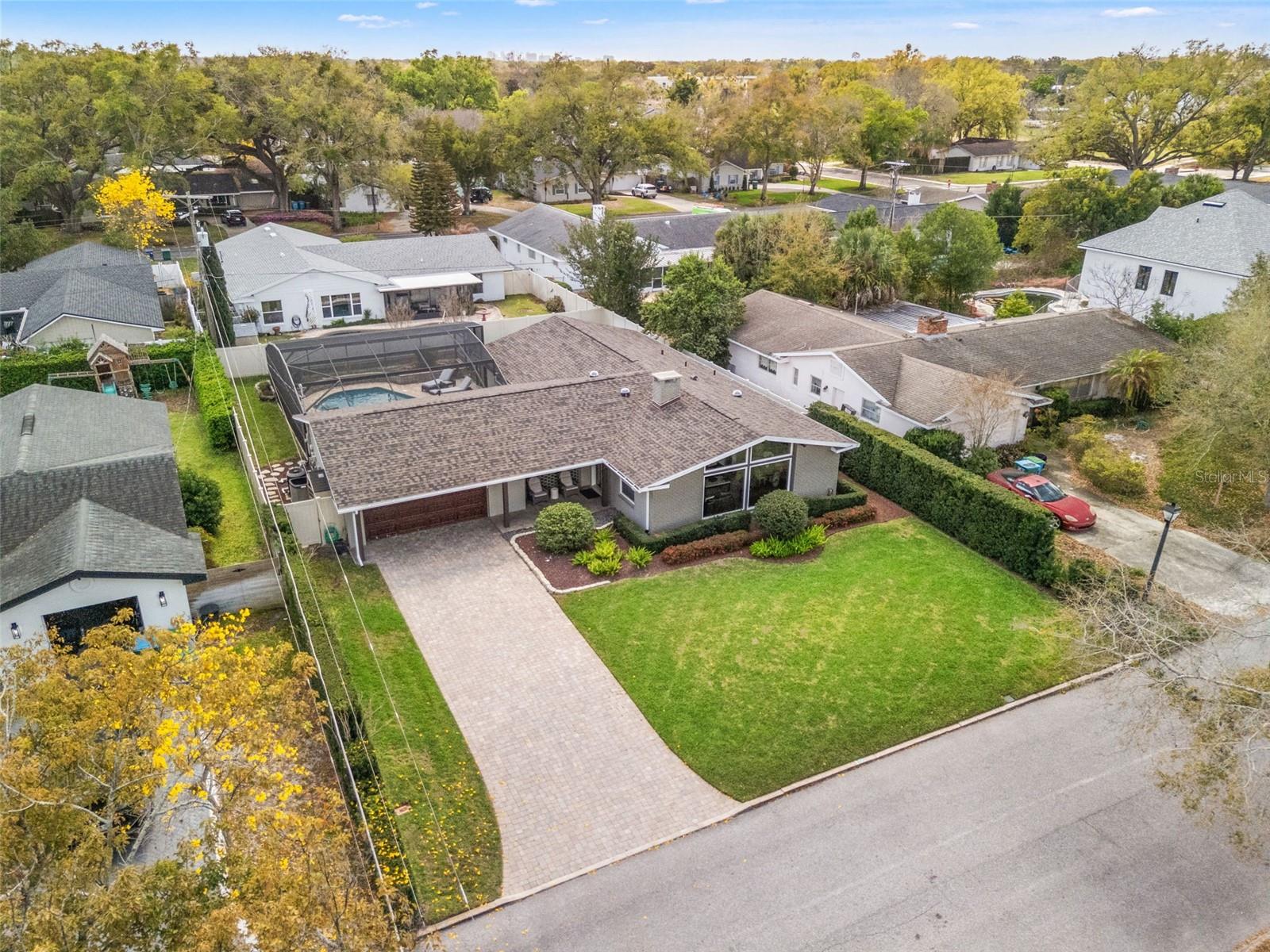 2040 THUNDERBIRD TRL