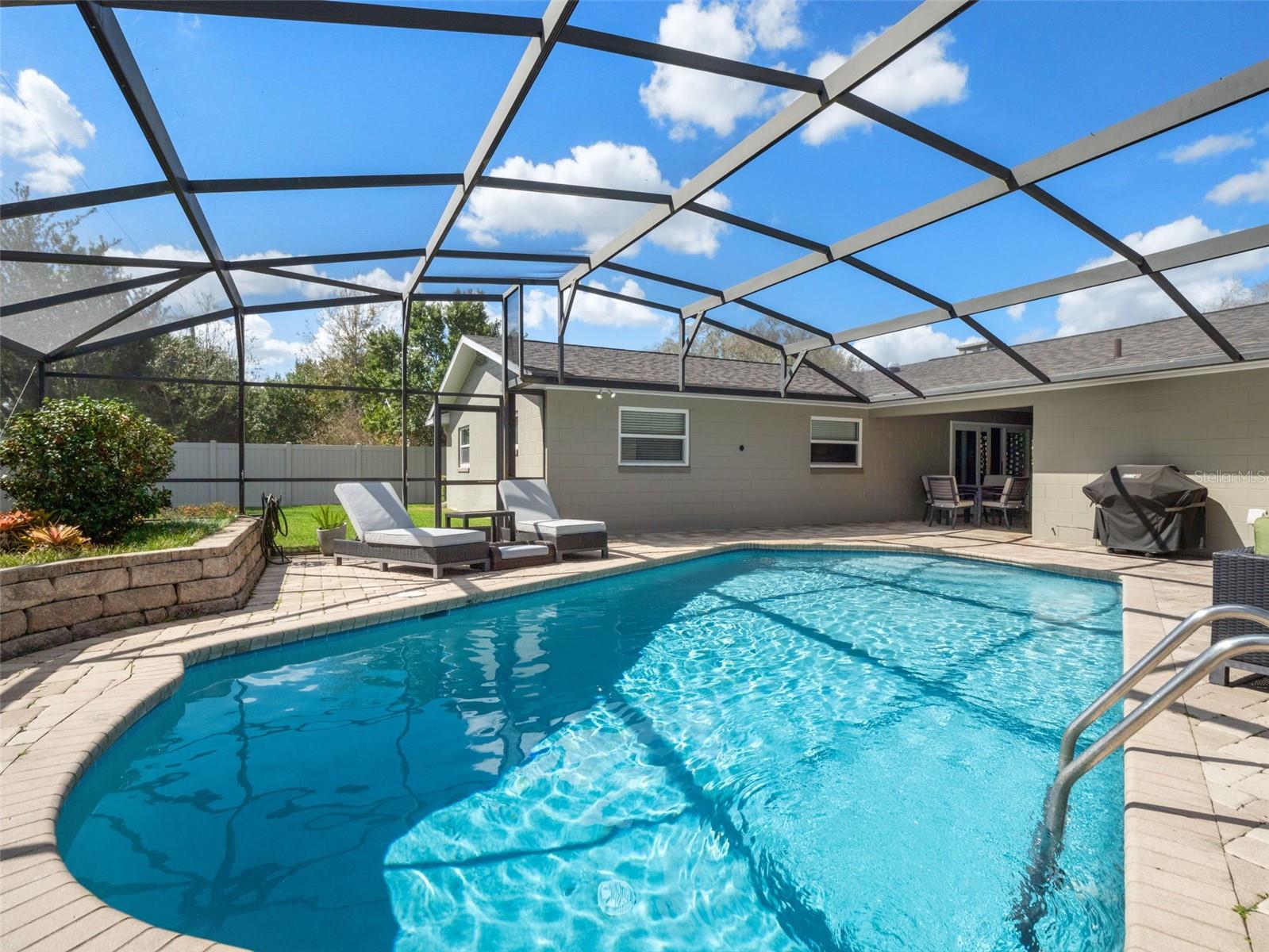 2040 THUNDERBIRD TRL