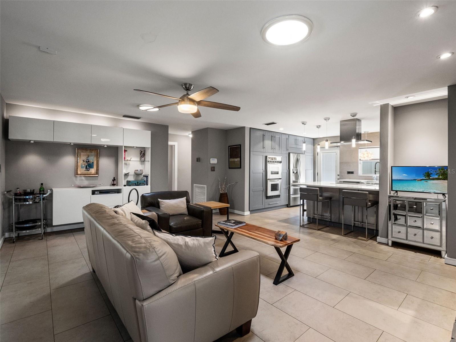 2040 THUNDERBIRD TRL