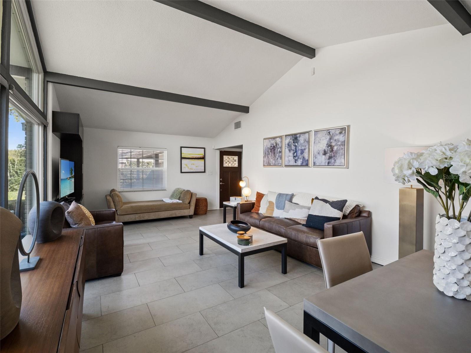 2040 THUNDERBIRD TRL