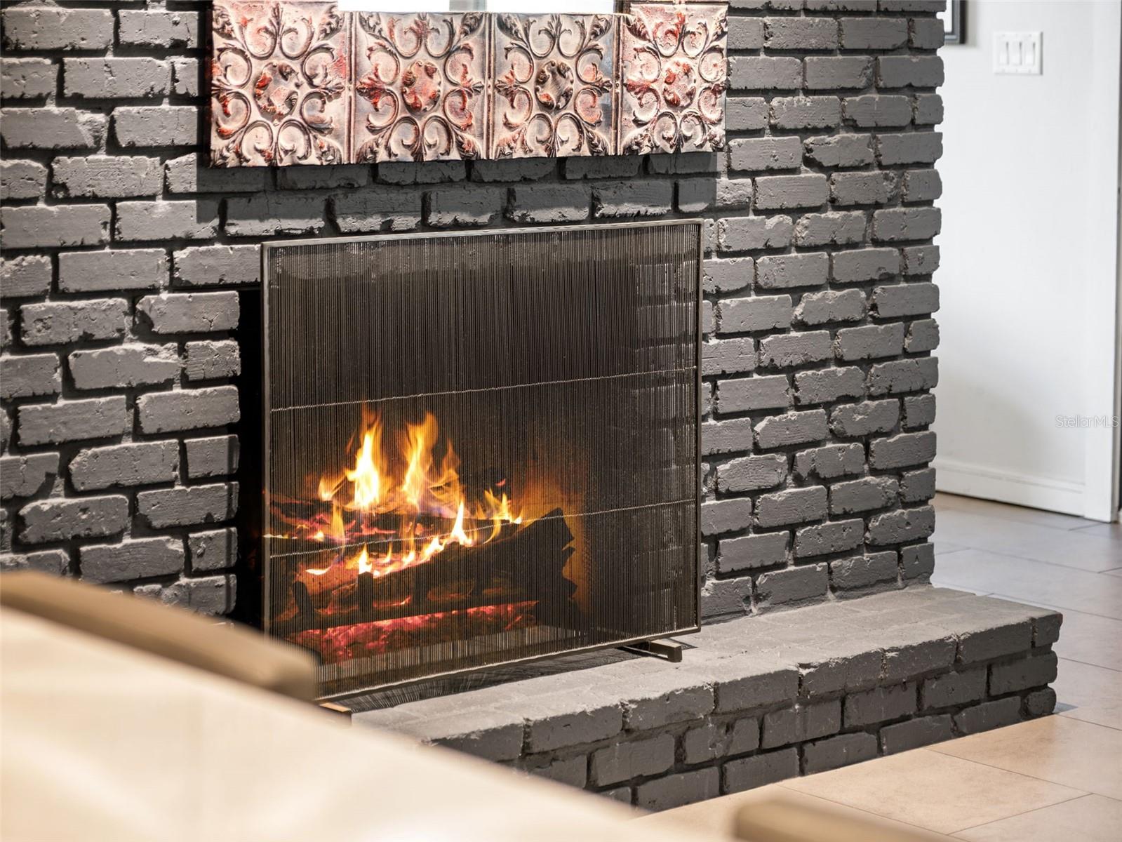 2040 THUNDERBIRD TRL