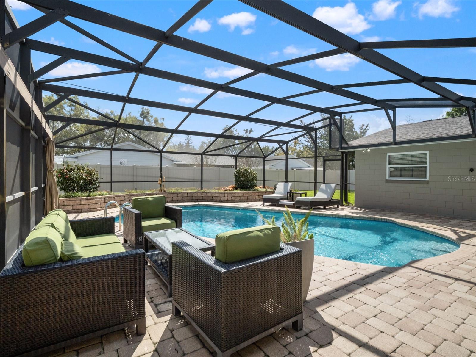 2040 THUNDERBIRD TRL