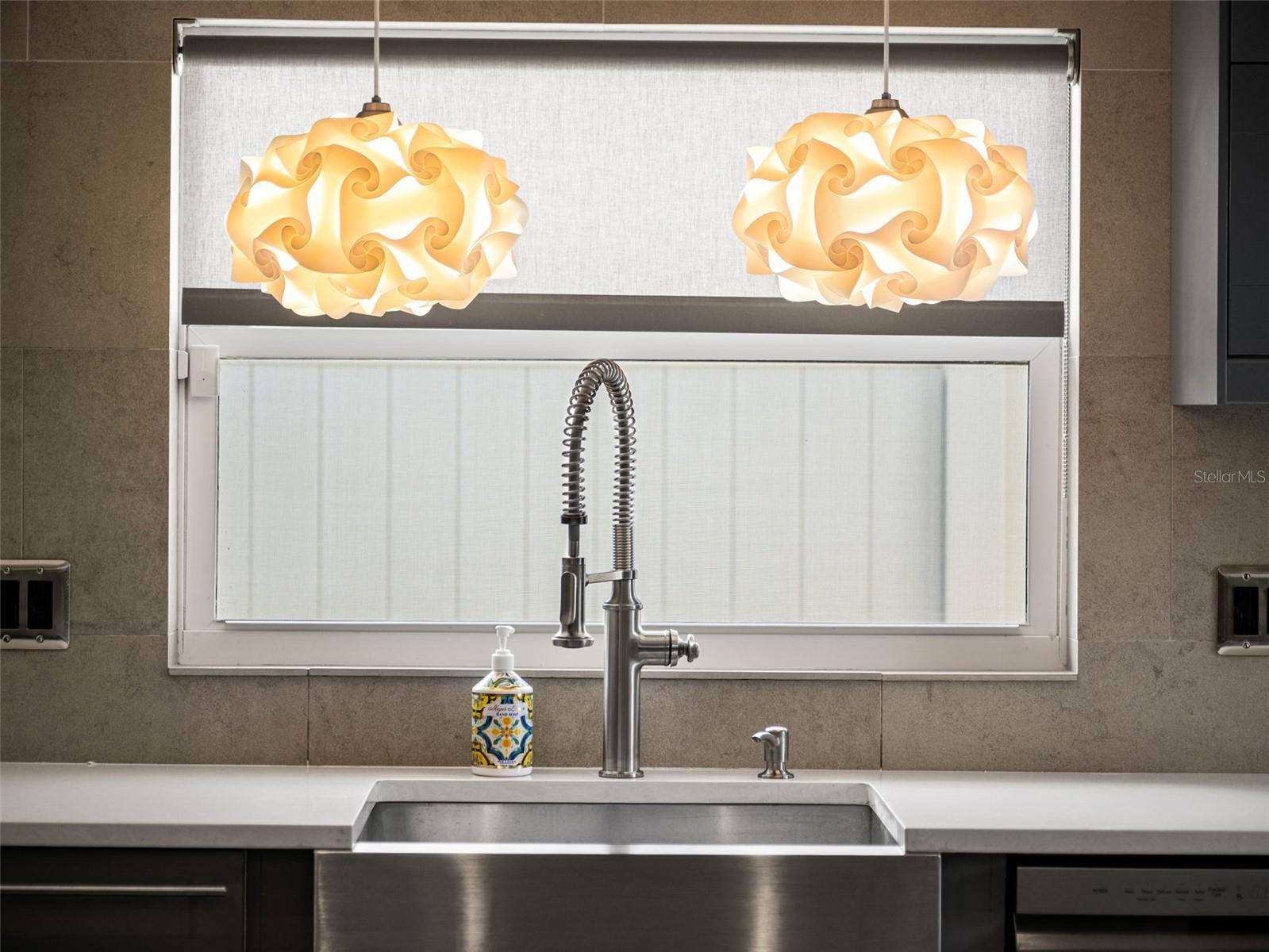 2040 THUNDERBIRD TRL