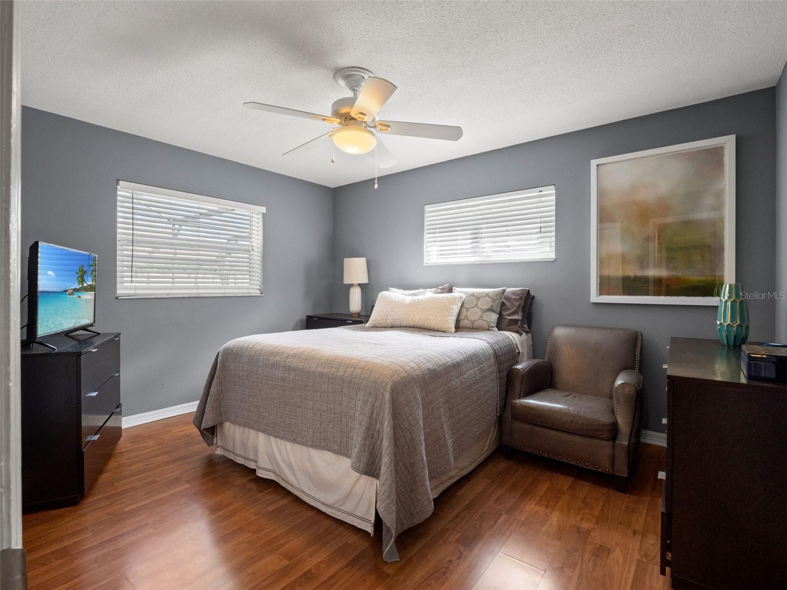 2040 THUNDERBIRD TRL