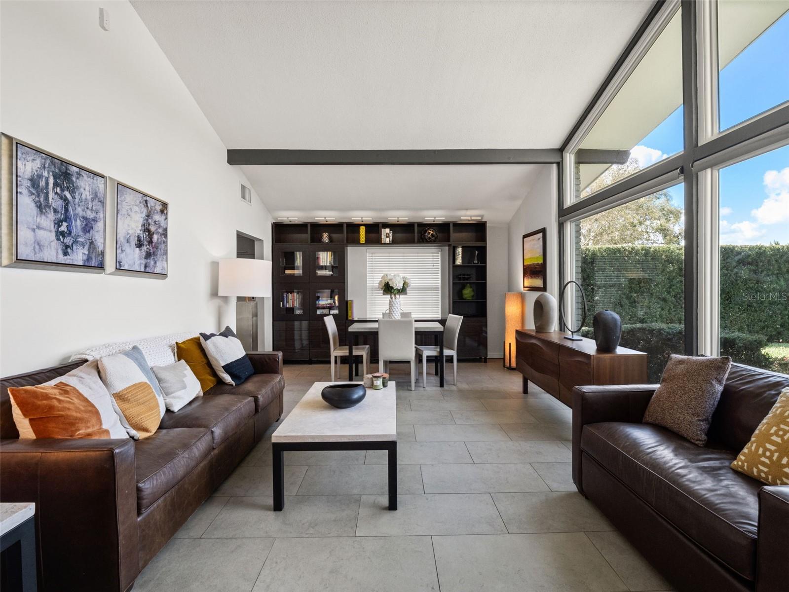 2040 THUNDERBIRD TRL