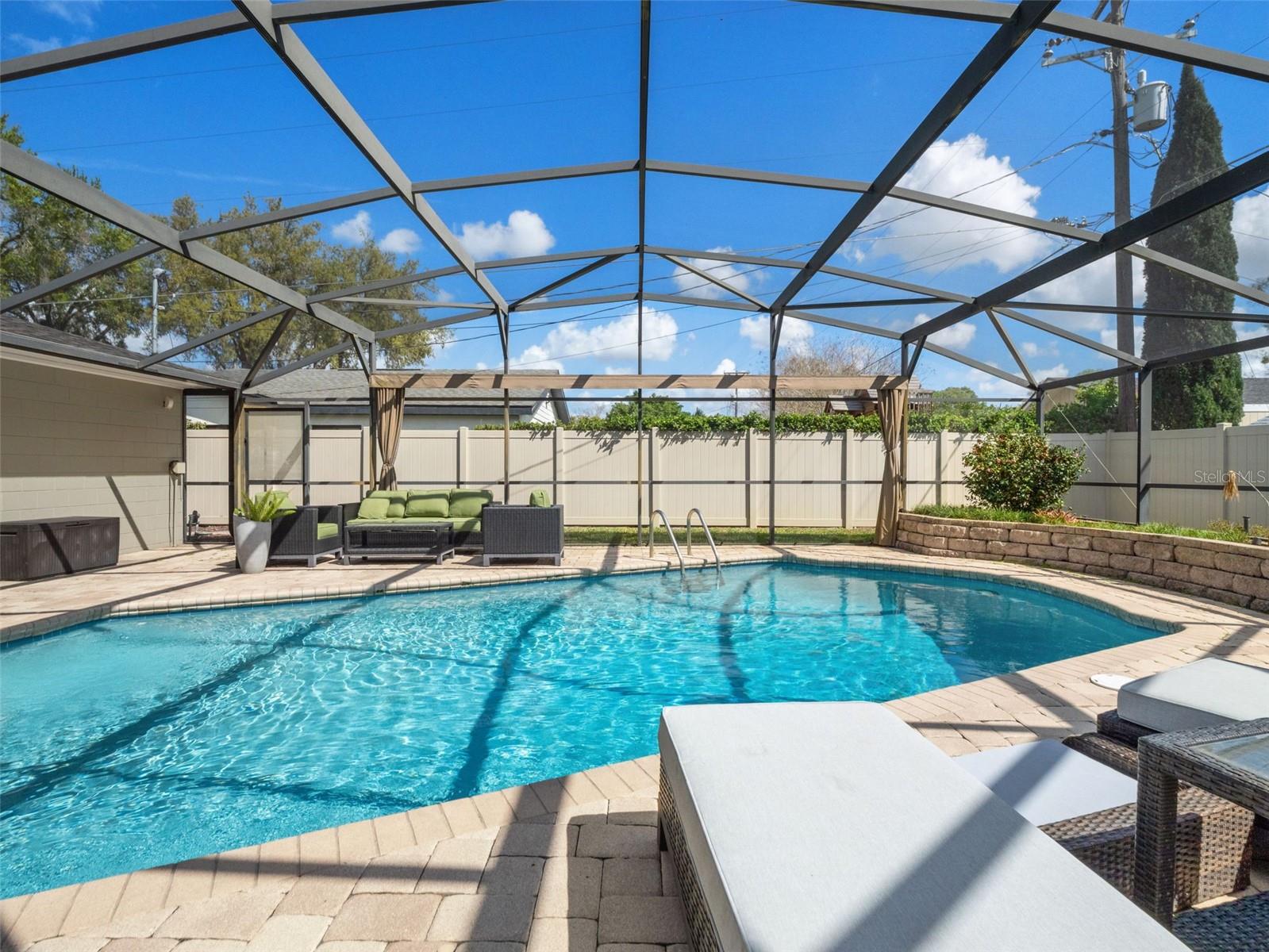 2040 THUNDERBIRD TRL