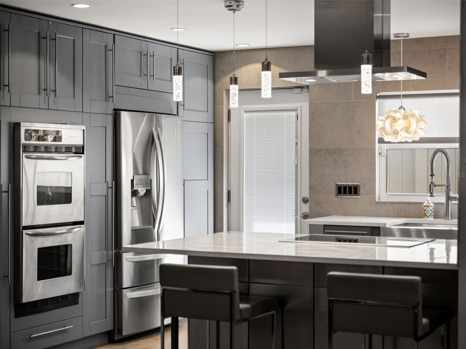 2040 THUNDERBIRD TRL