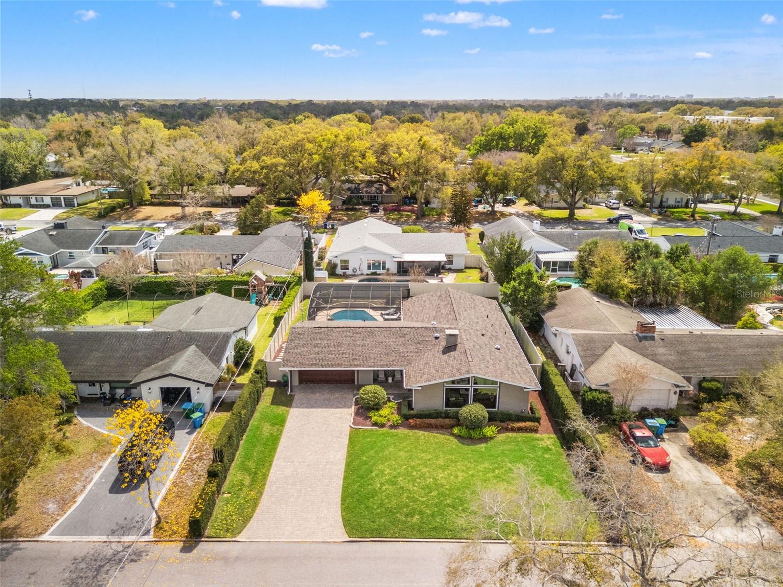 2040 THUNDERBIRD TRL