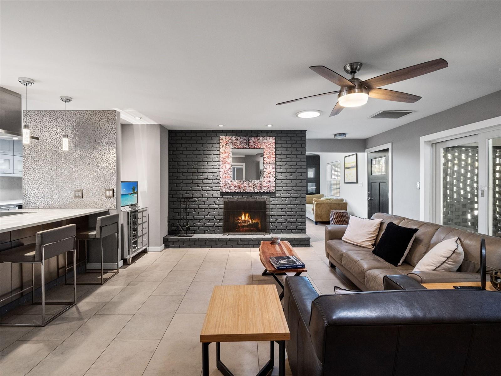 2040 THUNDERBIRD TRL