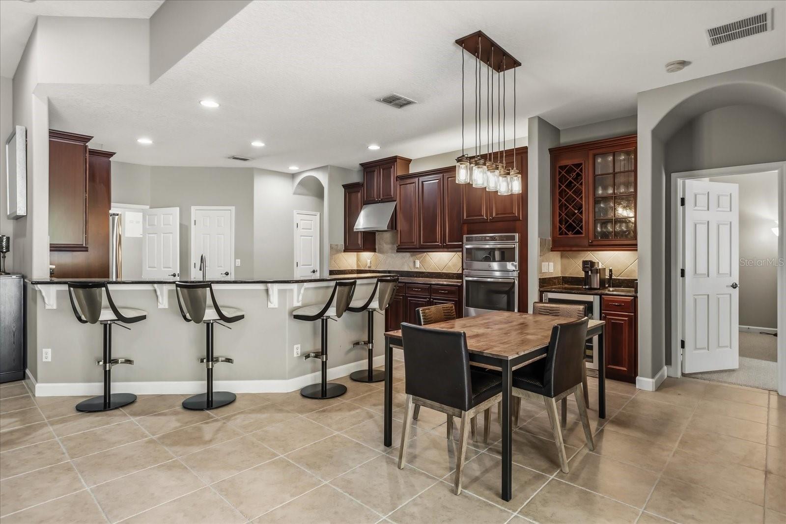 4904 LEGACY OAKS DR