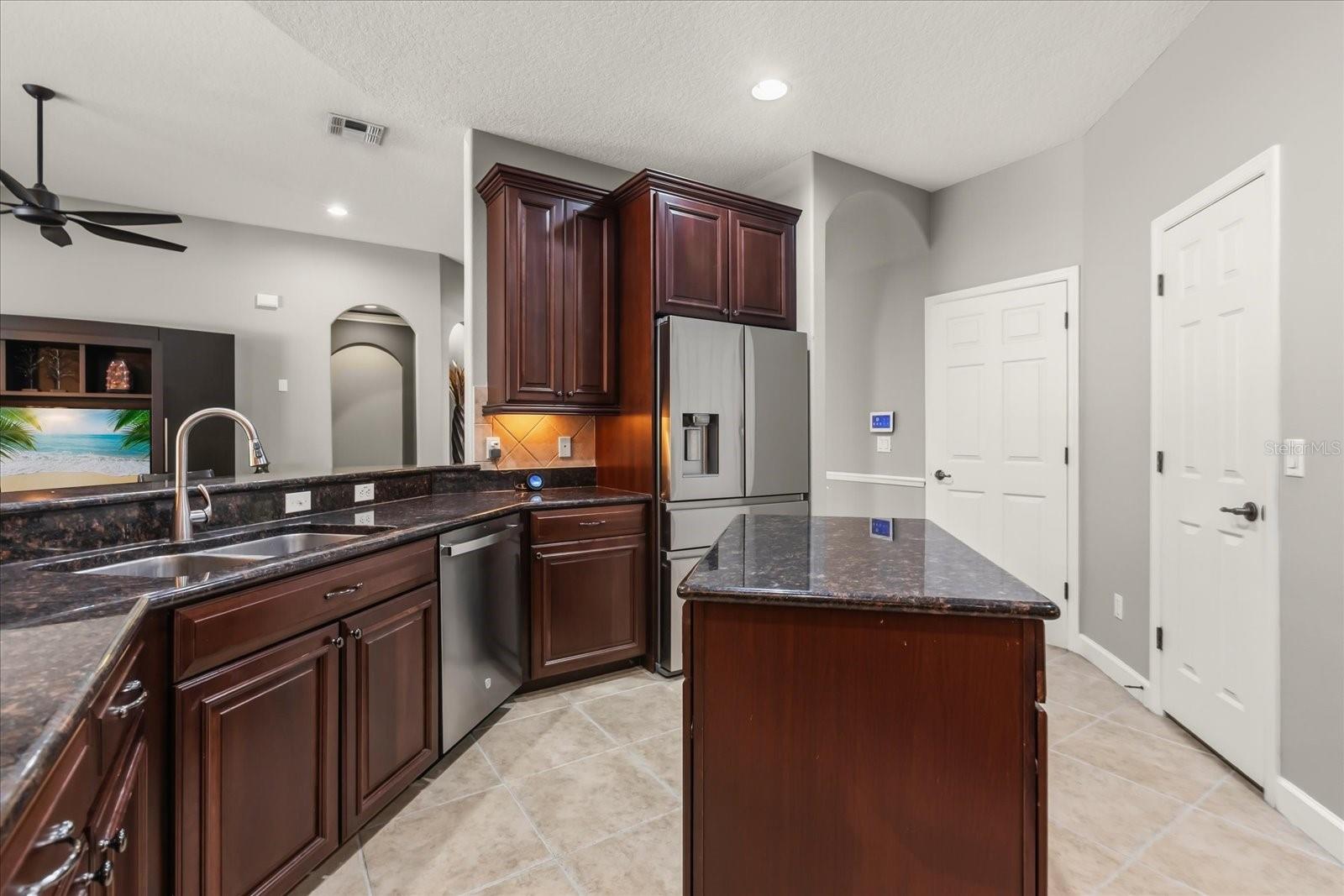 4904 LEGACY OAKS DR