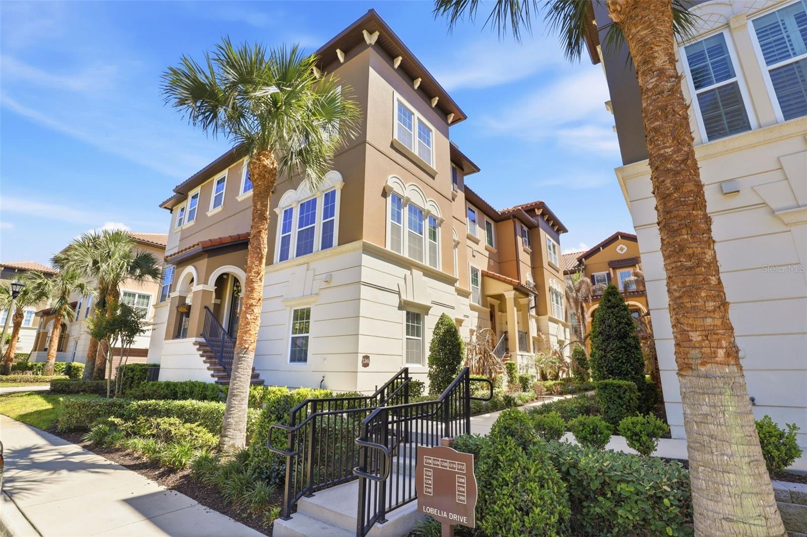 1240 LOBELIA DR
