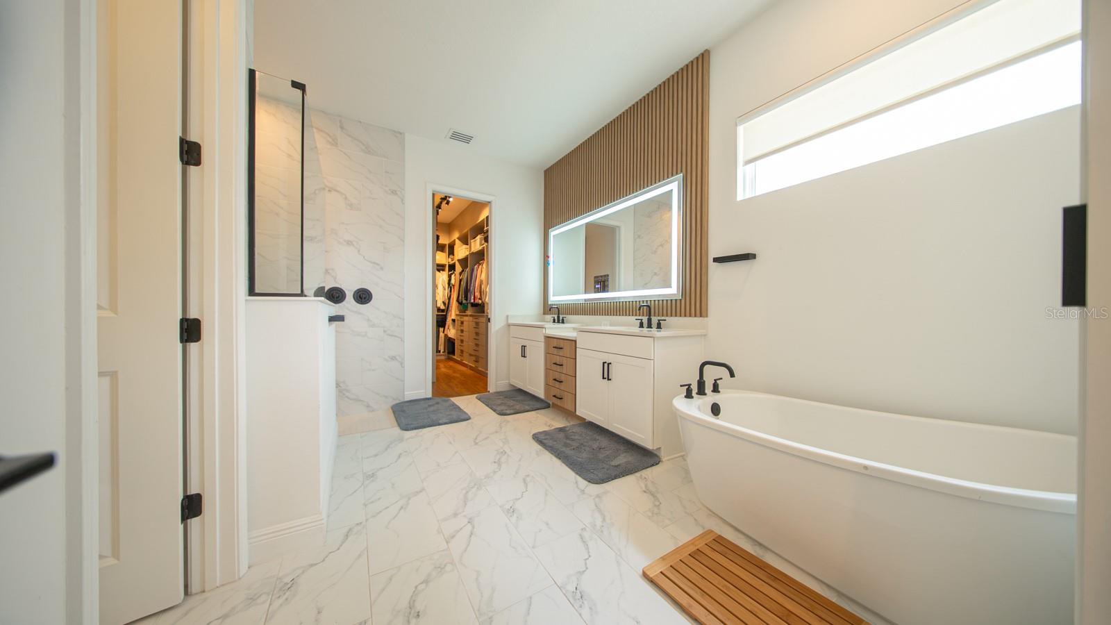 15717 VETTA DR