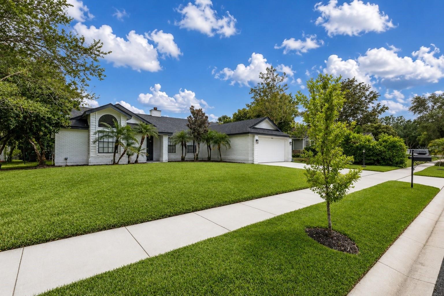 1012 WILLA LAKE CIR