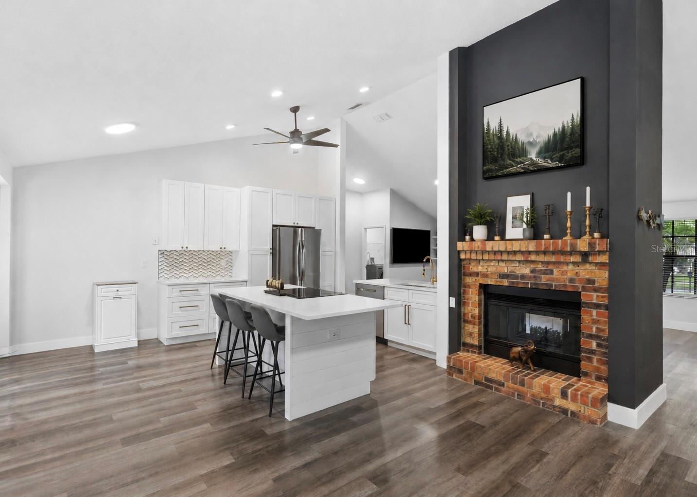 1012 WILLA LAKE CIR