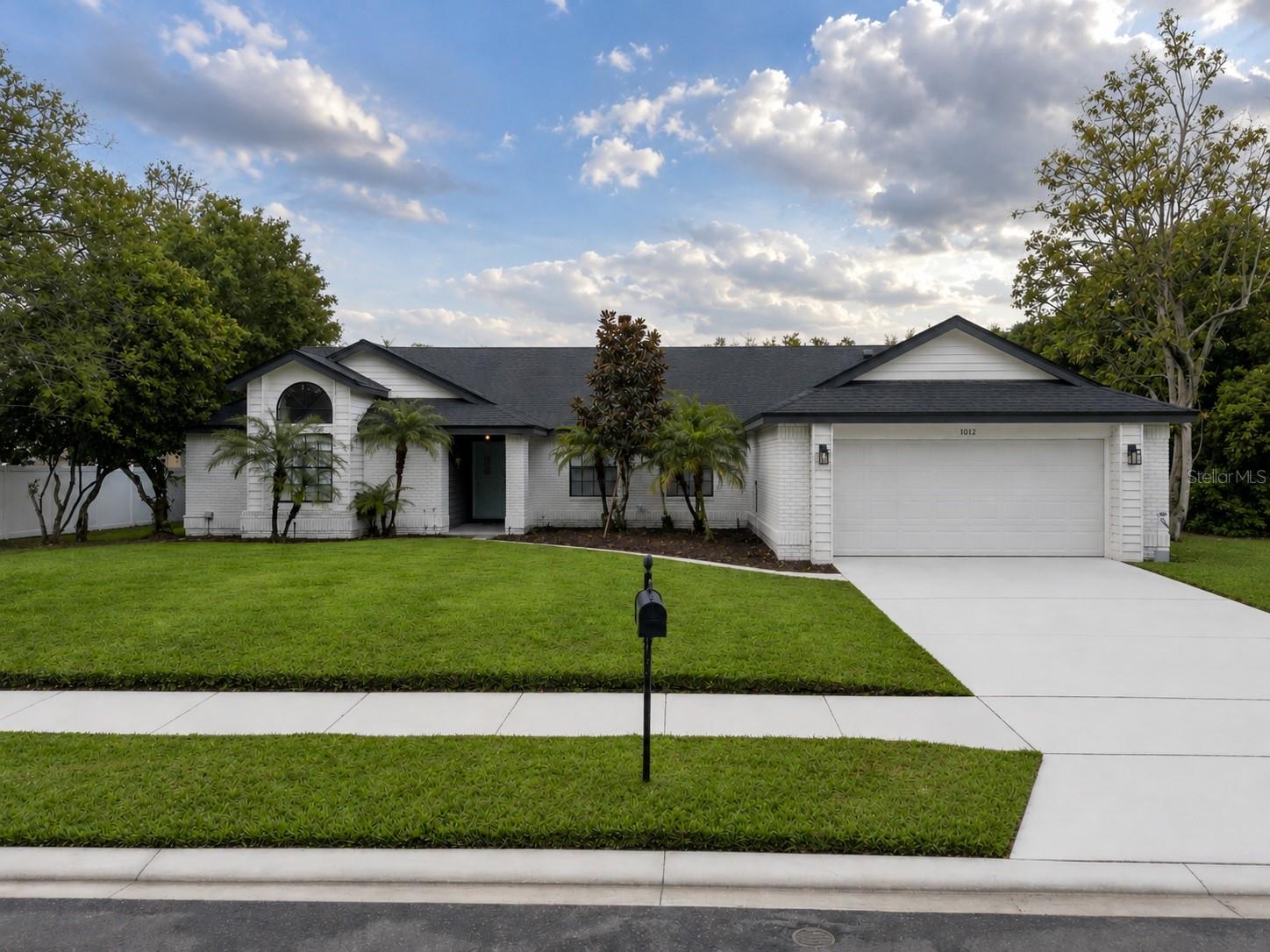 1012 WILLA LAKE CIR