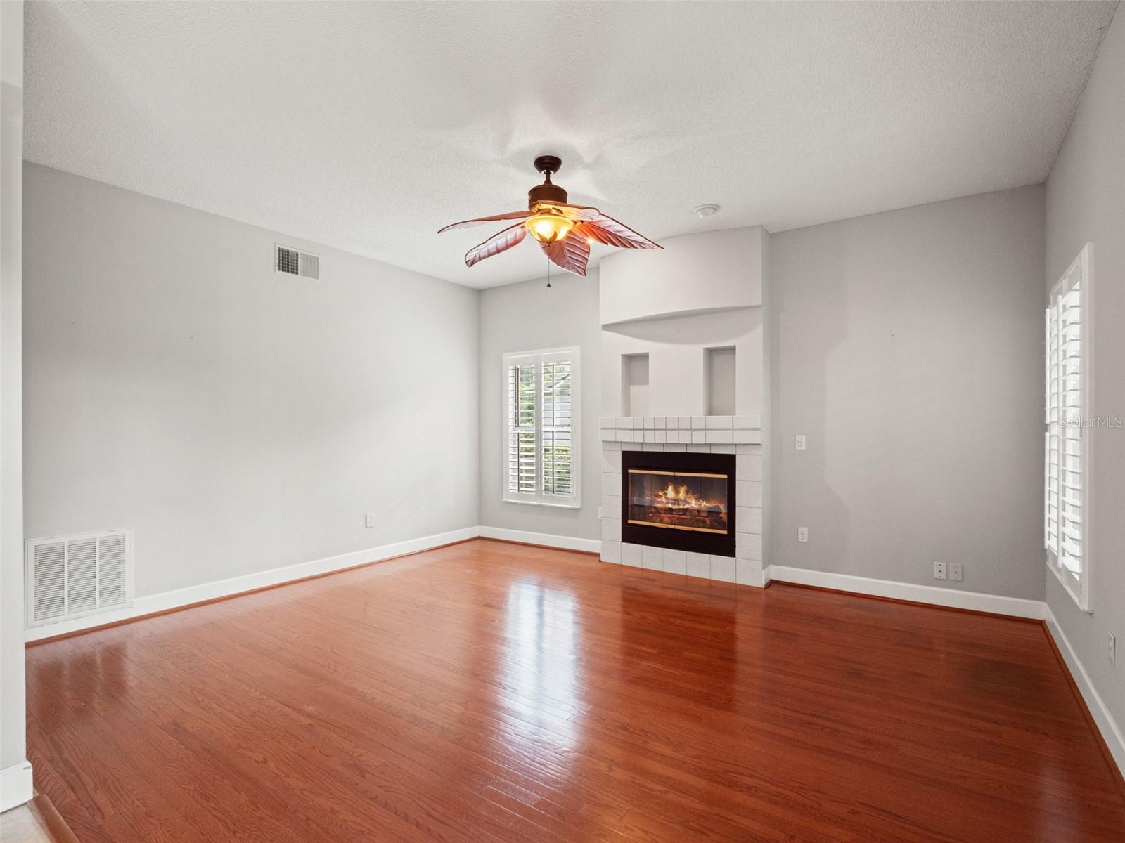 2394 HUNTINGDALE LN