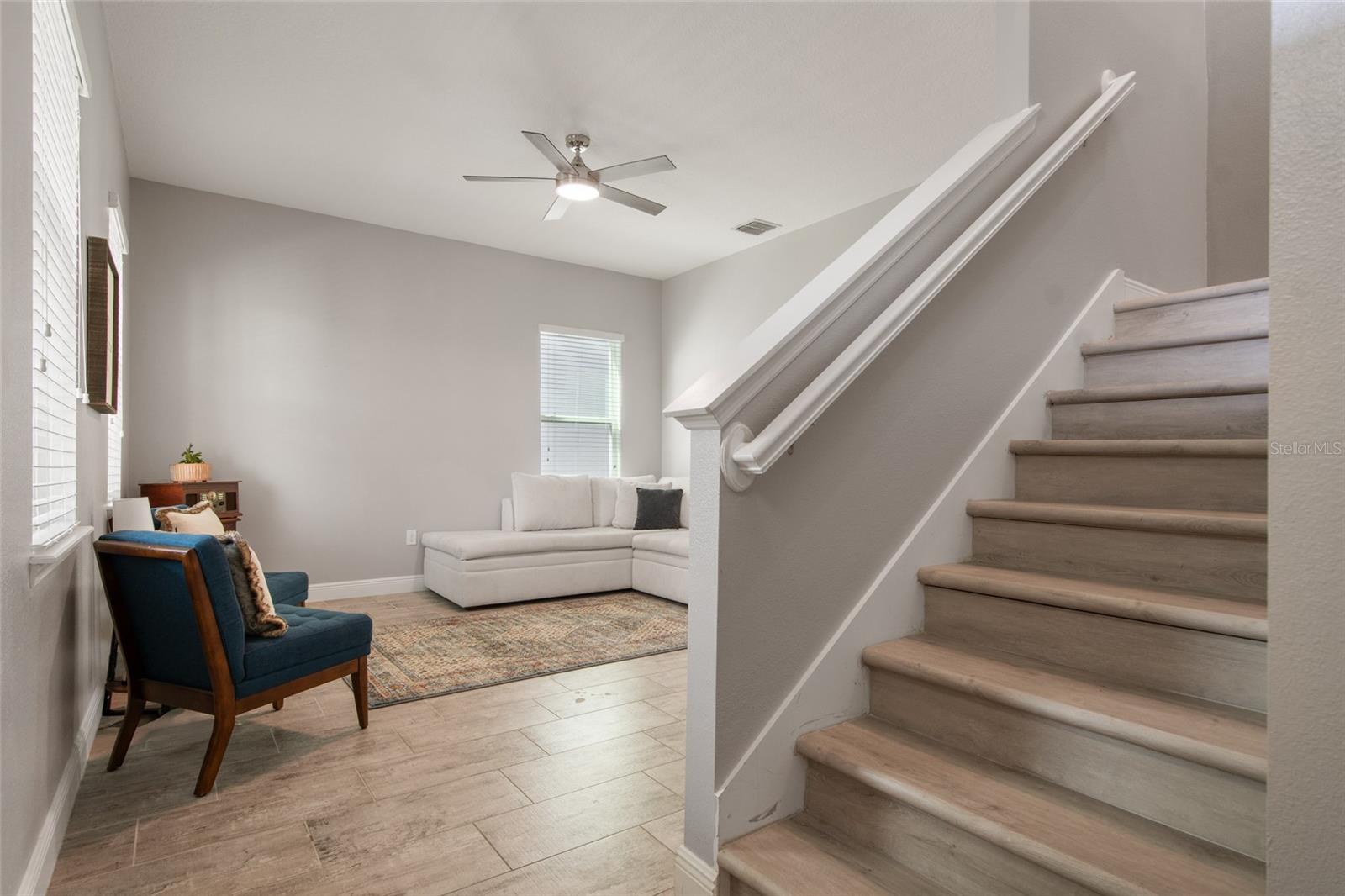 2241 WHITE FEATHER LOOP